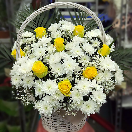 Фото товара Корзина "Белые хризантемы, жёлтые розы" в Кривом Роге